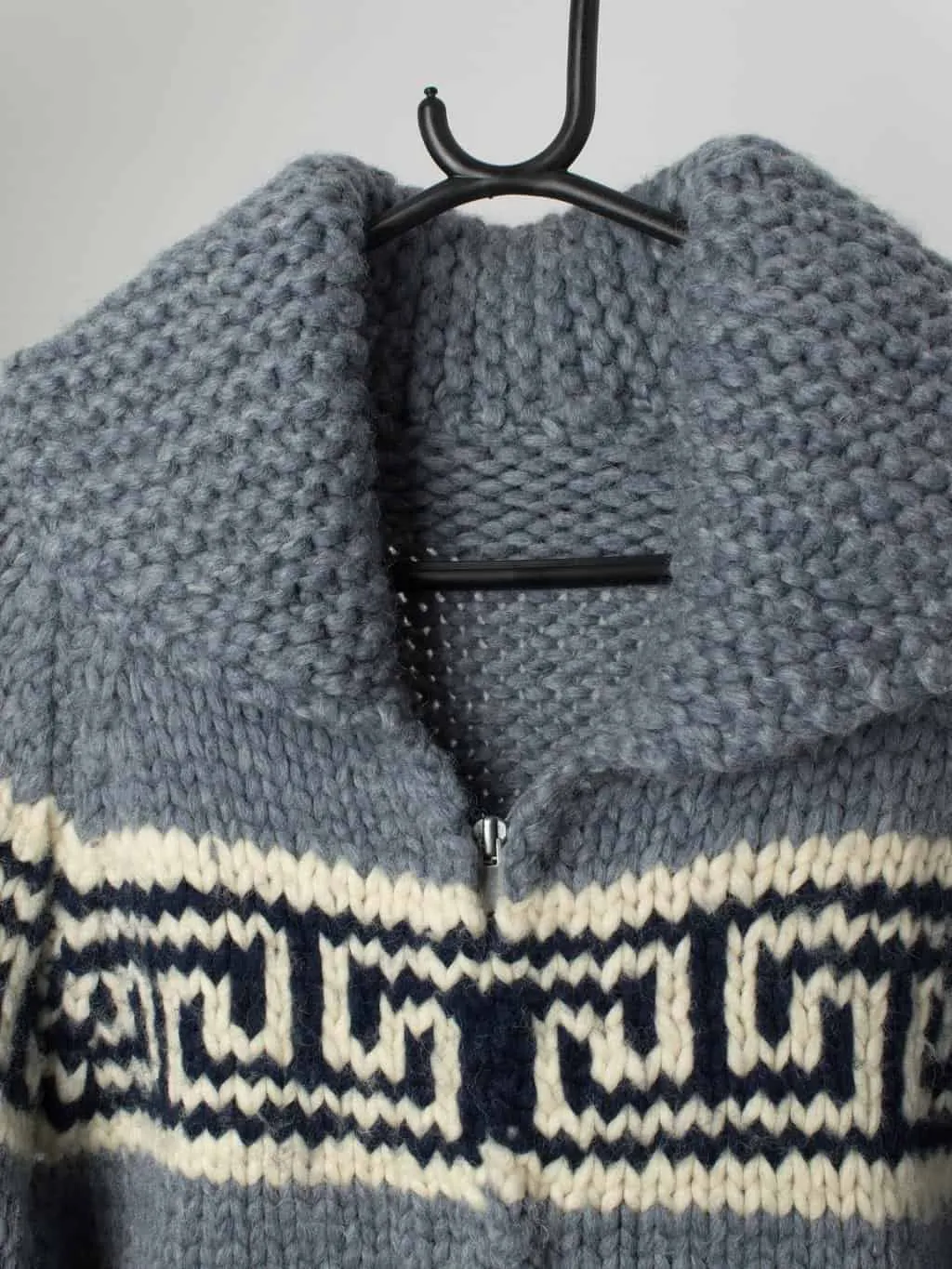 1960s vintage Cowichan sweater with blue bands and eagle pattern – Small / Medium