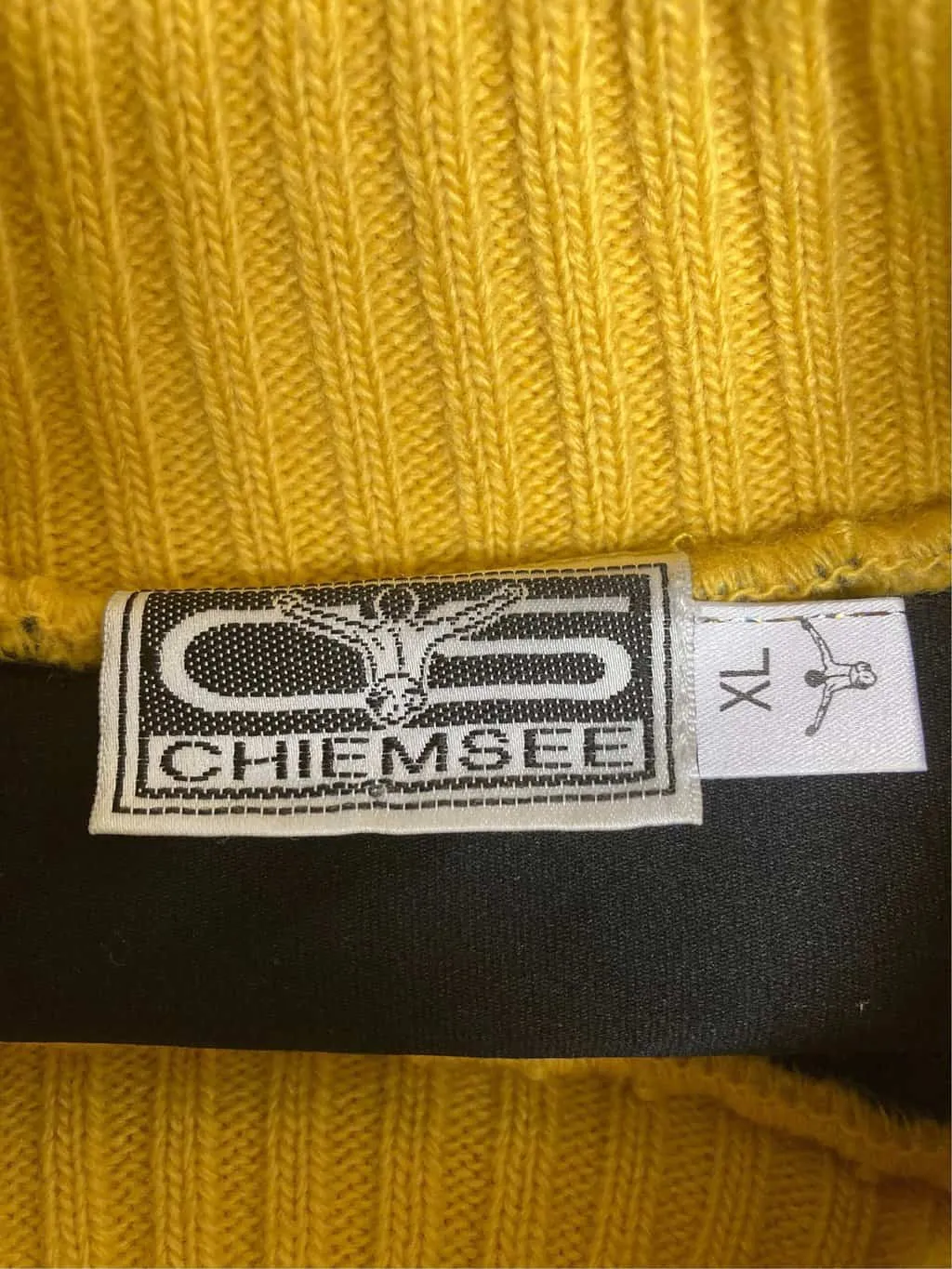 90s Chiemsee windsurfing sweater in mustard yellow with waterproof lining – XL