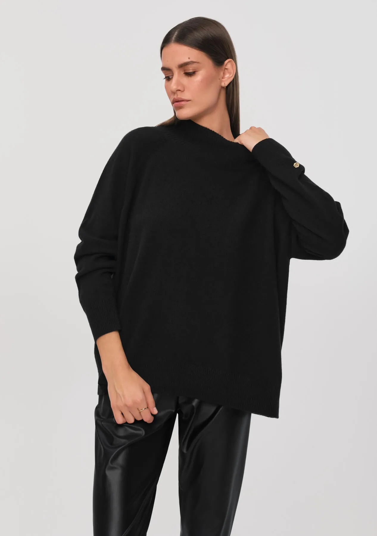 MOIRAI Sweater black