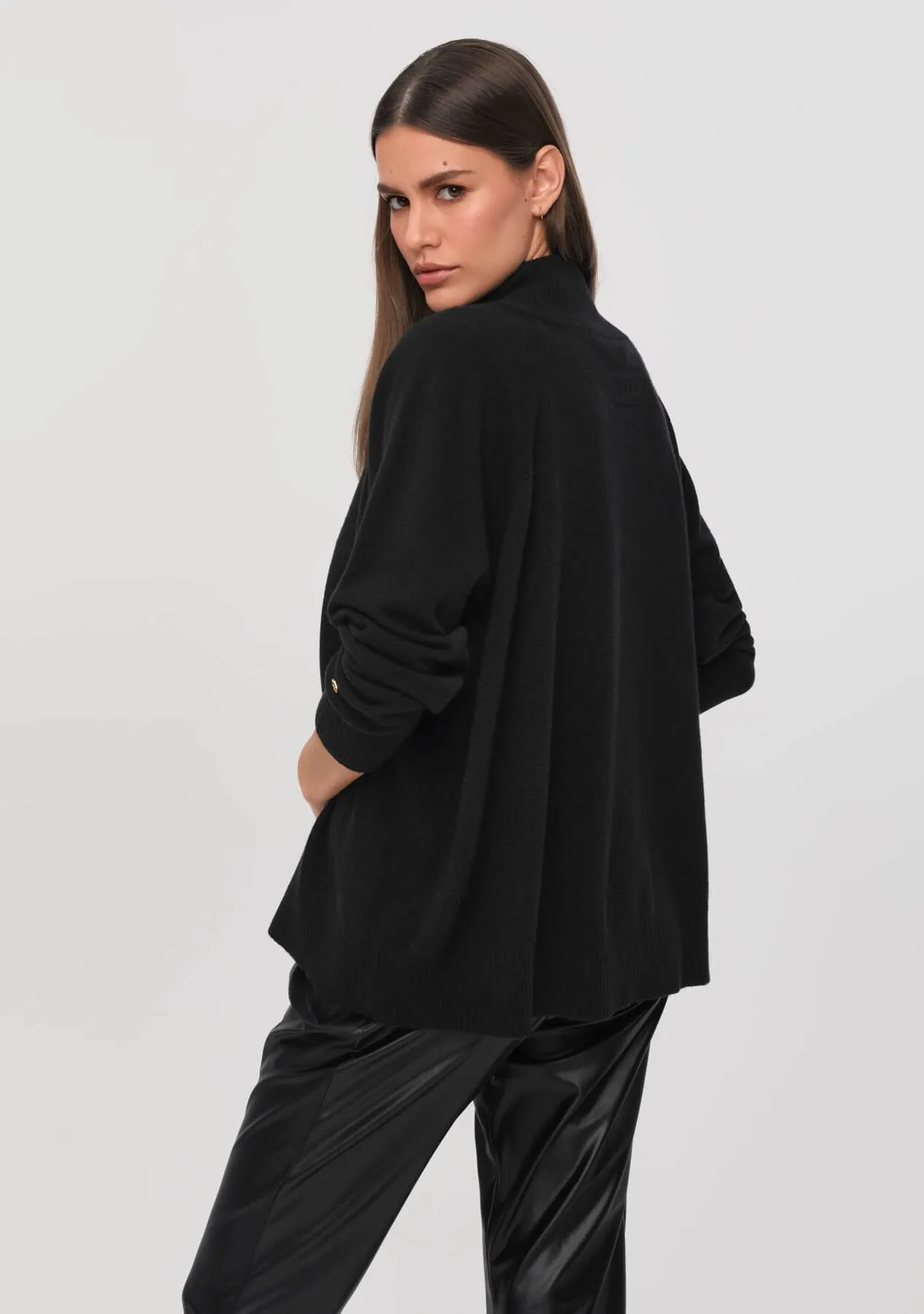 MOIRAI Sweater black